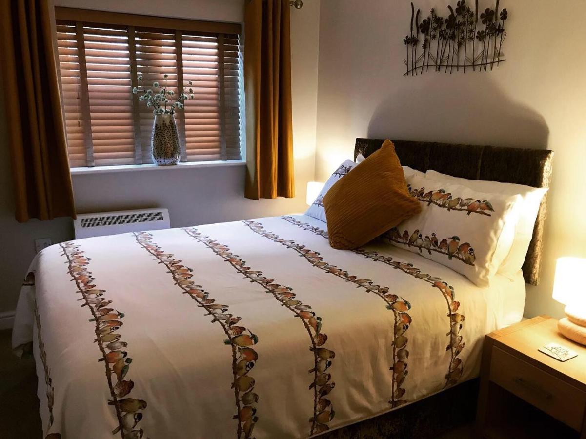 Clarabel'S Guest House- The Nook Wombourn Экстерьер фото